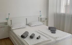 Studio Apartment Zara